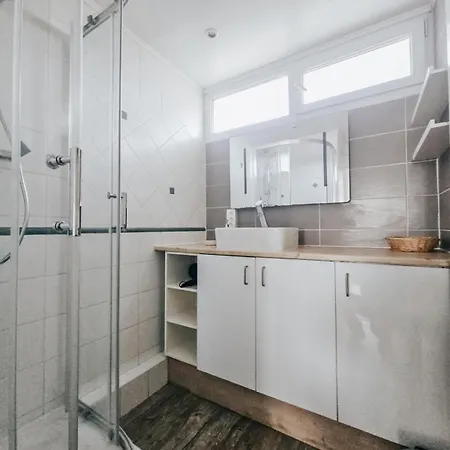 Stopover In - 3 Bedroom - Balcony *