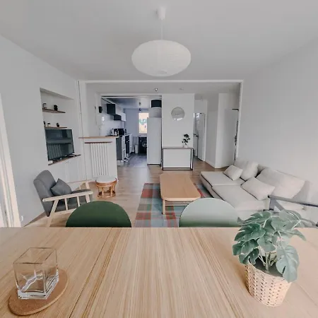 Stopover In - 3 Bedroom - Balcony Апартаменты