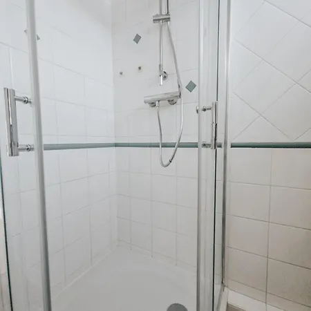 Stopover In - 3 Bedroom - Balcony *