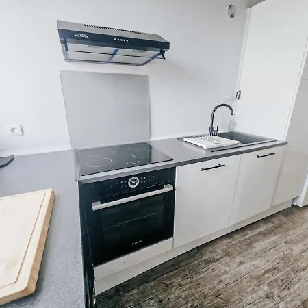 Stopover In - 3 Bedroom - Balcony