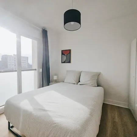 Apartment Stopover In - 3 Bedroom - Balcony *