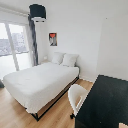 Stopover In - 3 Bedroom - Balcony Apartment *