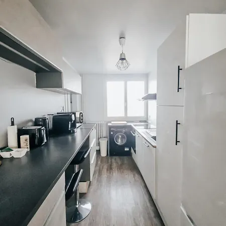Stopover In - 3 Bedroom - Balcony Apartment