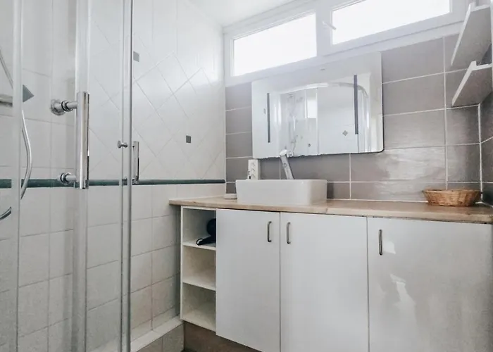 Stopover In - 3 Bedroom - Balcony *