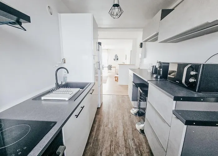 Stopover In - 3 Bedroom - Balcony Апартаменты *