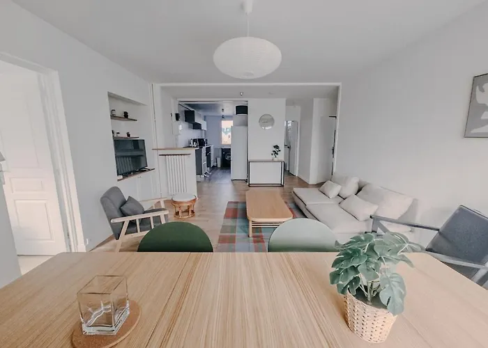 Stopover In - 3 Bedroom - Balcony Апартаменты