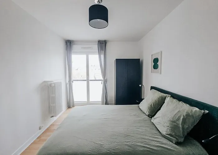 Stopover In - 3 Bedroom - Balcony Апартаменты