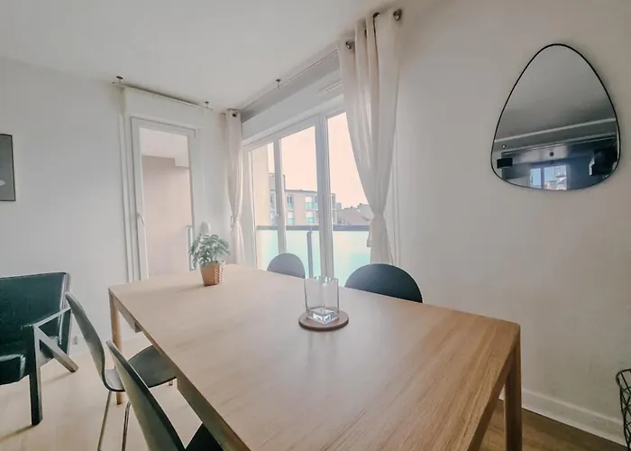 Stopover In - 3 Bedroom - Balcony Апартаменты