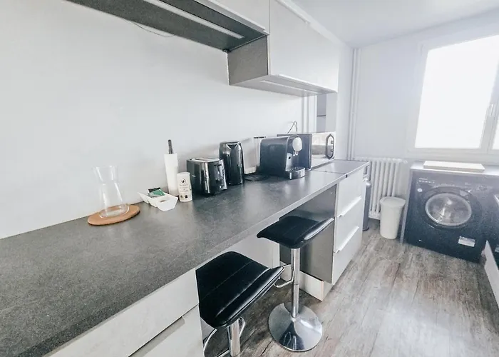 Stopover In - 3 Bedroom - Balcony Апартаменты *