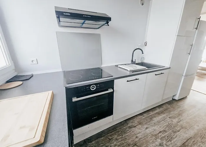 Stopover In - 3 Bedroom - Balcony