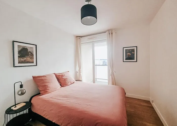 Апартаменты Stopover In - 3 Bedroom - Balcony Реймс