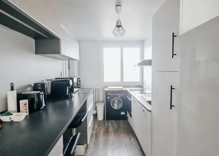 Stopover In - 3 Bedroom - Balcony Апартаменты